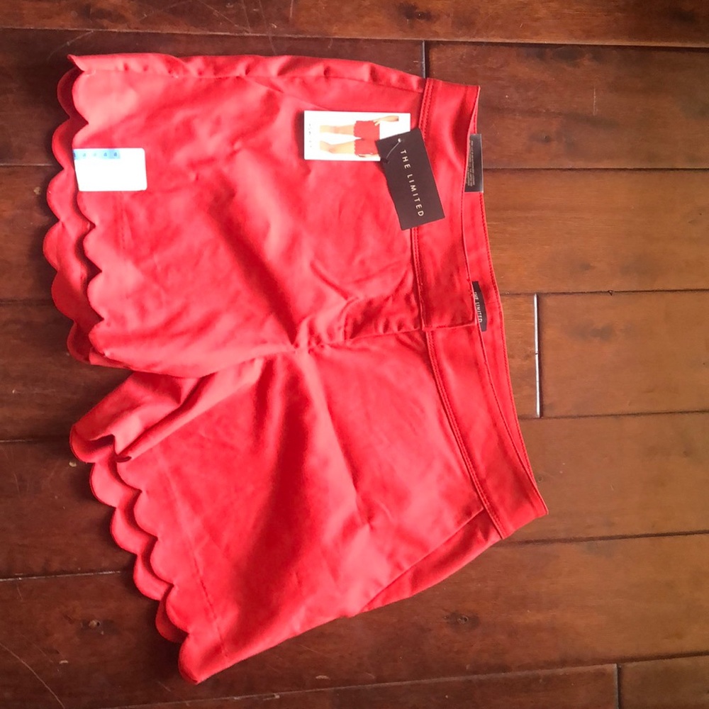 Scalloped tailored shorts